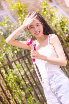 年轻的邻居的阿5